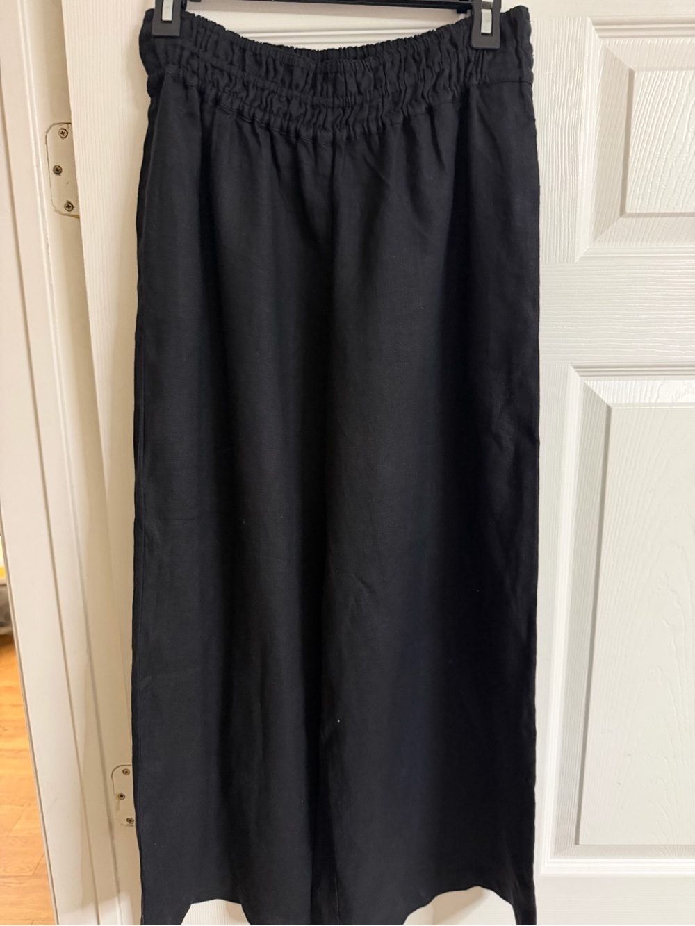 Anthropologie Black Wide-Leg crop
Pants